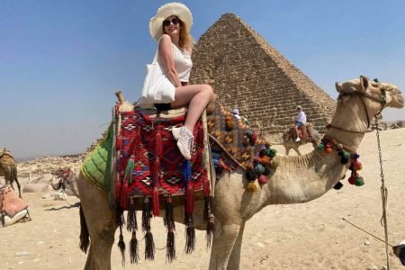 8-Hour Private Tour of the Pyramids, Egyptian Museum and Bazaar from Cairo